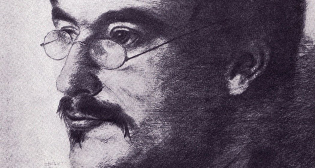Eine Schwarz-Weiß-Skizze eines Mannes mit Brille, Schnurrbart und mittellangem Haar. Er trägt einen Anzug und eine Fliege und blickt mit ruhiger Miene leicht nach links.